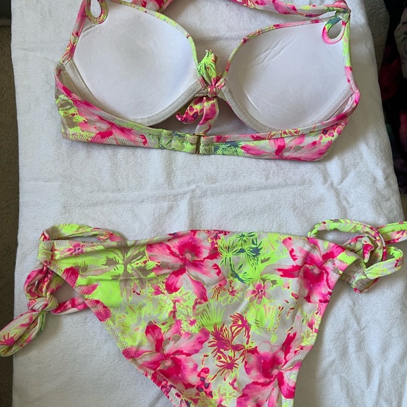 Victoria's Secret 2 piece bikini - Picture 2 of 2